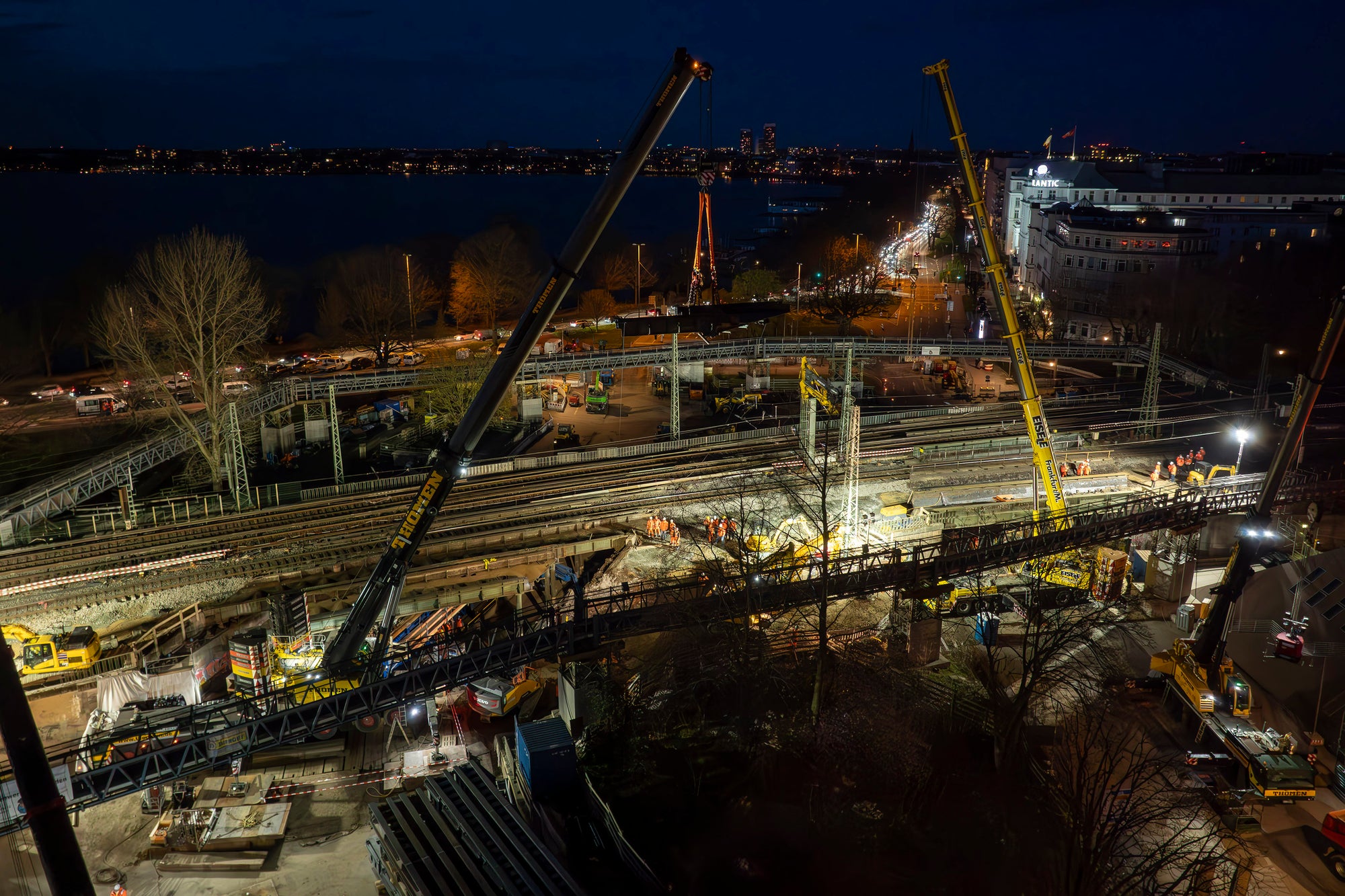 Tight location, tight schedule: Thömen performs bridge dismantling work in Hamburg